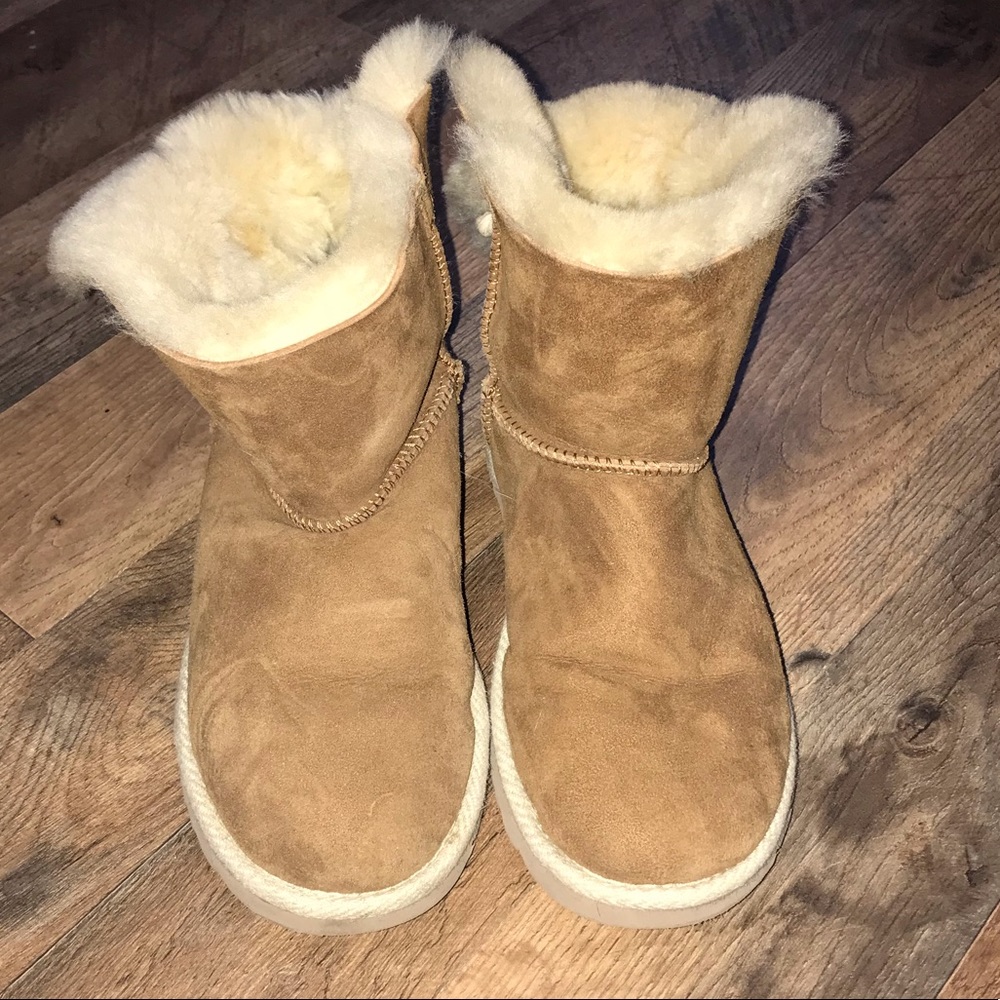 Brown Uggs with bows